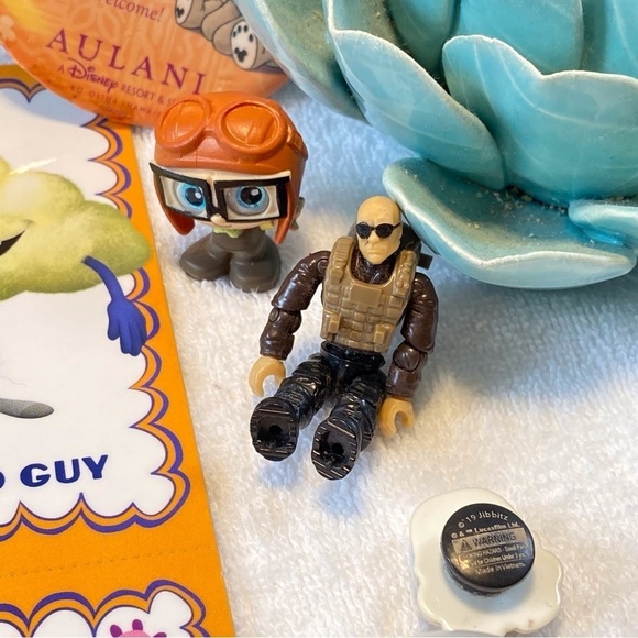 6 for$20♥️Toybundle.Toys,cards,keychain,Mickey button,etc. - Picture 7 of 8